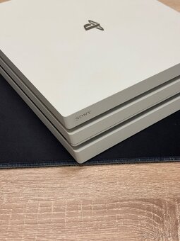 Playstation 4 Pro 1TB Bílý, 2x ovladač - 4