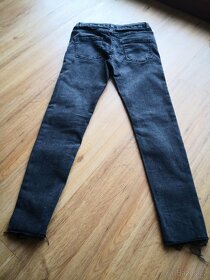 Téměř nové nenošené černé džíny - 10 - 11 let (vel. 146) - 4