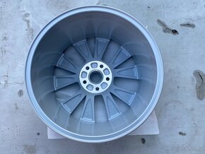 ŠKODA SUPERB III 3 2015-2024 ALU DISK KOLO 8J X 18" ET44 - 4