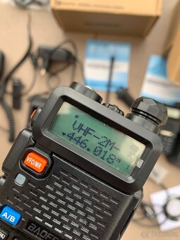 2x radiostanice Baofeng UV-5R s kompletním příslušenstvím - 4