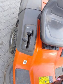 Prodám traktor Husqvarna - 4
