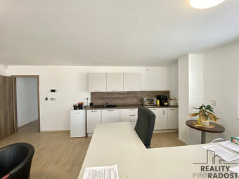 Pronájem kancelářských prostor s parkováním, Olomouc, Holice - 4