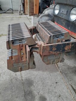 Predni zavazi kanystry zetor ,zts celkem 310kg - 4