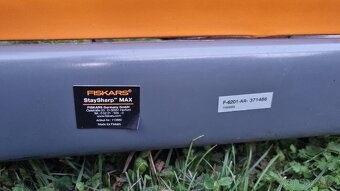 Vřetenová sekačka Fiskars StaySharp Max – Skvělý stav - 4