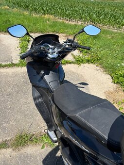 Honda PCX 125ccm najeto pouze 2682KM - 4