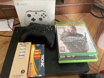 Xbox One X - 4
