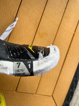 Brusle Bauer supreme M4 vel.7 fit1 - 4
