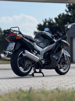 Kawasaki ZZR 1100 - 4
