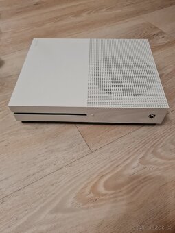 Xbox One S 1TB + Kinect - 4
