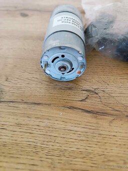 DC převodový motor 37RGM555-10K, 24V, 600 ot./min - 4