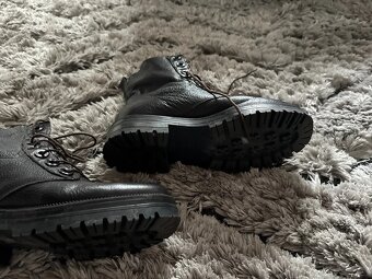 Kvalitní kotníčkov é kožené boty zn Baťa vel 39 - 4