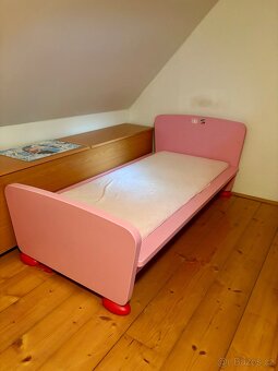 Růžová dětská postel a skříň IKEA - 4