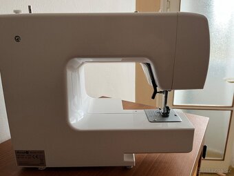 Prodám nový elektrický šicí stroj Lucznik - 4
