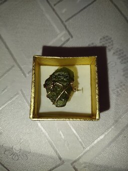 Zlatý prsten s velkým vltavinem - 4