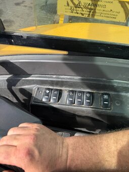 Minibagr Volvo ec27c - 4