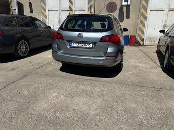 Opel Astra J 1.4 74kw 2011 - 4