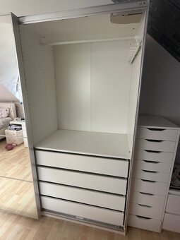 Šatní skříň IKEA PAX, vybavení KOMPLEMENT, zrcadlové posuvní - 4