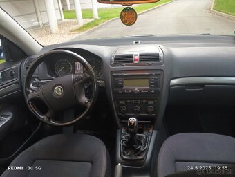 1.6 benzín motor je výborný auto má servisní knížku - 4