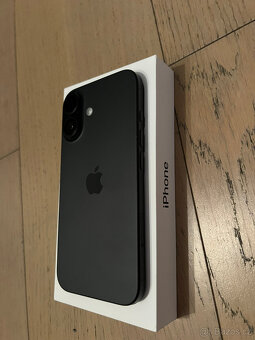 Zánovní Apple iPhone 16 Black 128GB - záruka - 4