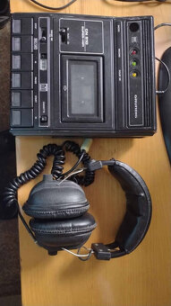 Kazeťák Grundig + sluchátka Tectronic - 4
