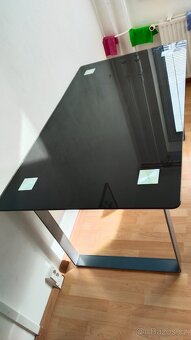 Jidelní stůl+ 3 židle - 4