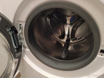 Prodám předem plněnou pračku Whirlpool na 9 kg prádla. - 4