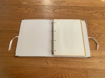 Bílé samolepící fotoalbum se stuhou - 4