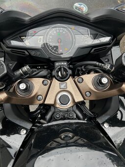 Honda VFR800F - 4