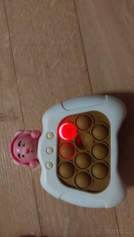 Vzdělávací hra Pop It na baterie, medvídek + obal - 4