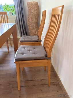 Jídelní stůl z masivu + 6 židlí - 4