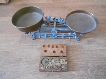 Stará, kuchyňská váha + sada mosazných závaží - 4