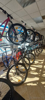 Výstavní stojan na jízdní kola. - 4