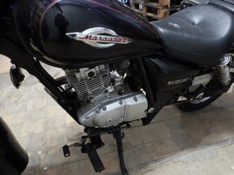 suzuki gz 125 Marauder - 4