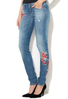 Guess - 4