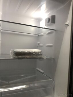 Malá lednice s mrazákem do 145cm. Nová nepoužita - 4