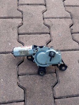Motor stěrače zadní - 4