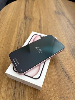 📱 iPhone 15 128 GB Pink - 4