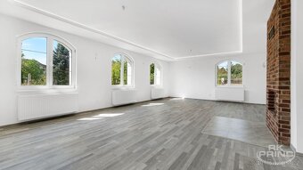 Rodinný dům 6+kk, na pozemku 1.044 m2, obec Měchenice, Praha - 4