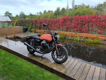 Moto Guzzi V7 Stone - 4