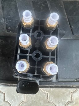 Prodám ventilový blok touareg - 4