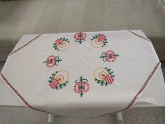 Pěkné vánoční dečky a ubrus - 4
