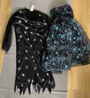 Krásný dívčí čarodějnický set H&M – šaty + plášť - 4