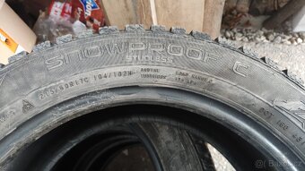 215/60R17 - 4