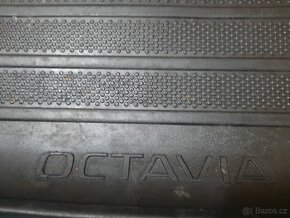 2 x Gumové koberce orig. Octavie 3-4 ks 400 kč,lze zaslat - 4