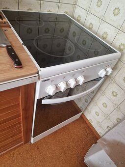 Elektrický sporák Zanussi, sklokeramika - 4