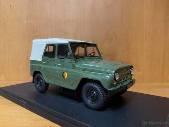 Uaz 469 NVA - model auta 1:24 - 4