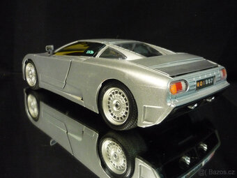 Bugatti EB110 stříbrné Bburago 1/18 - 4