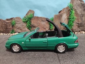 prodám model 1:18 mercedes benz CLK 320 - 4