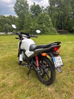 Honda CB125f - 4
