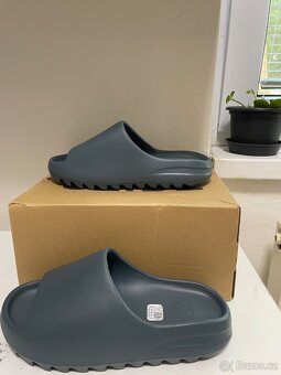 Adidas Yeezy Slade - 4